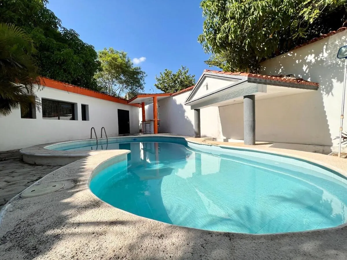Espacio Creado Para 3 Personas Con Piscina Merida 0*,  Mexico